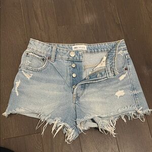 Zara Women's Light Blue Frayed Jean Shorts size US 2 like new